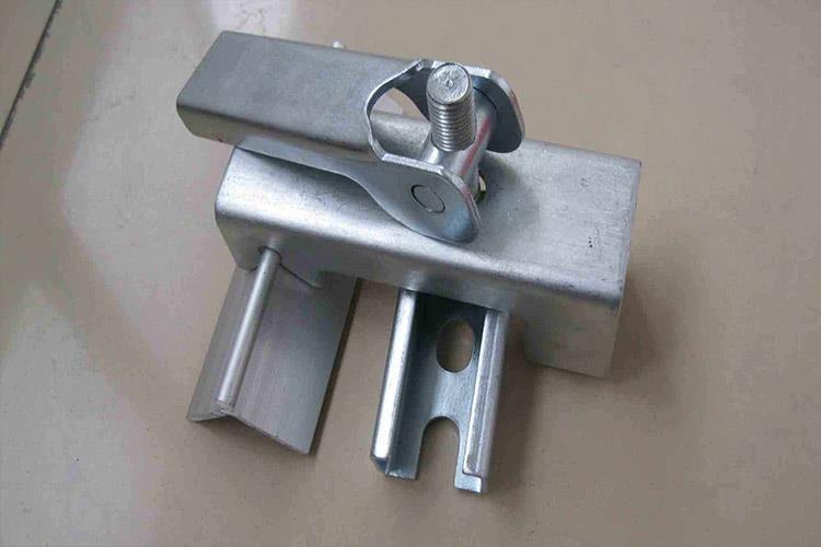 防溢裙板夾持器 防溢裙板夾持器